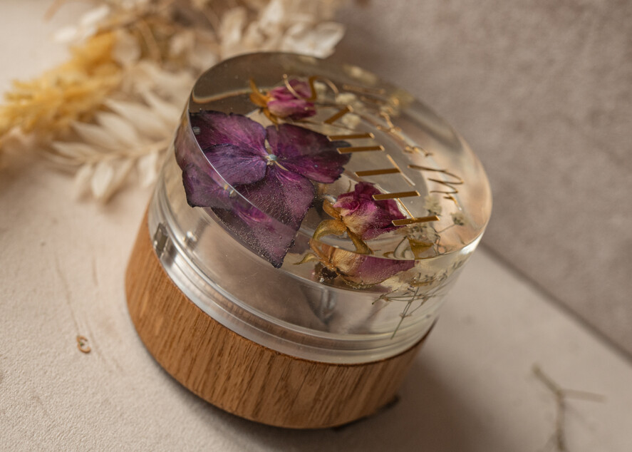 Pudełka Szkatułki na Obrączki epoxy ręcznie robione pudełeczko z drewna z żywicą, personalizowane pudełko na obrączki ślubne, pudełkeczka z kwiatami na obrączki6