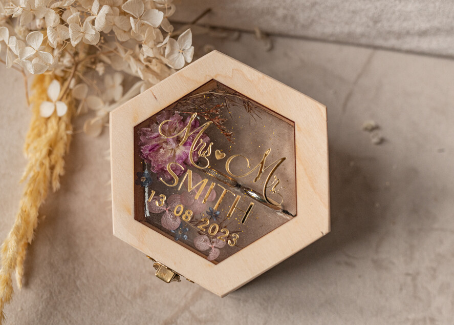 Pudełka Szkatułki na Obrączki epoxy ręcznie robione pudełeczko z drewna z żywicą, personalizowane pudełko na obrączki ślubne, pudełkeczka z kwiatami na obrączki1