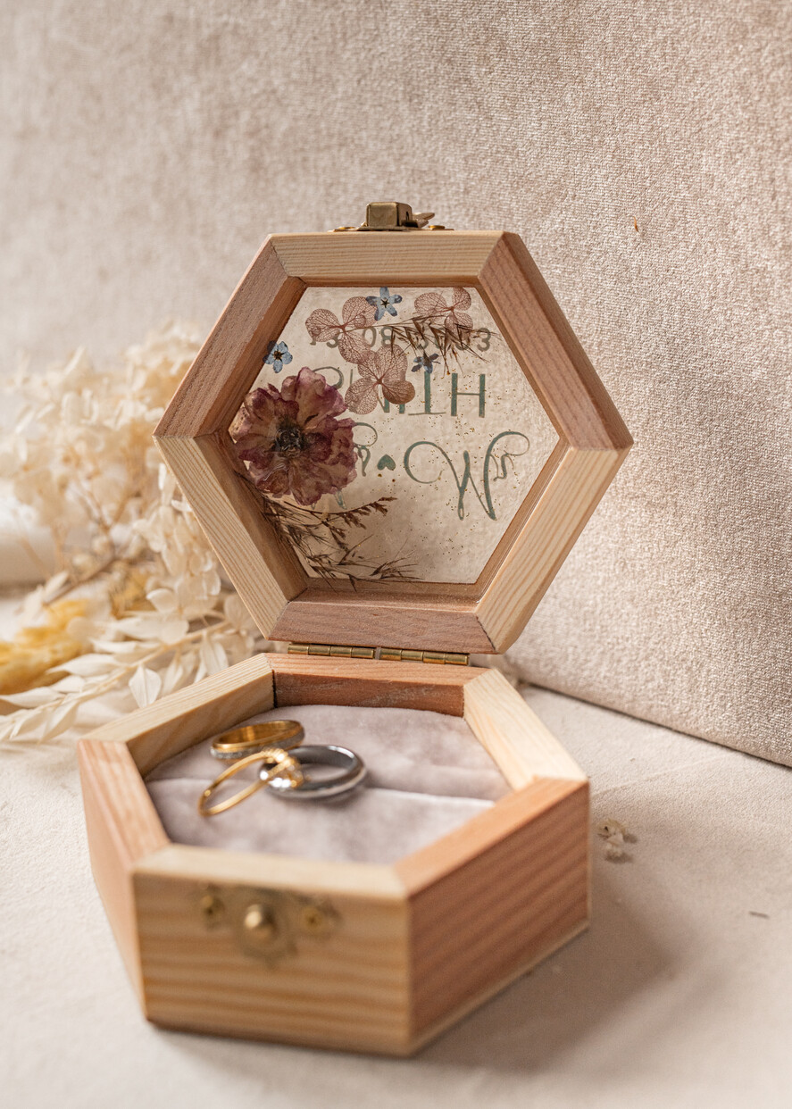 Pudełka Szkatułki na Obrączki epoxy ręcznie robione pudełeczko z drewna z żywicą, personalizowane pudełko na obrączki ślubne, pudełkeczka z kwiatami na obrączki11