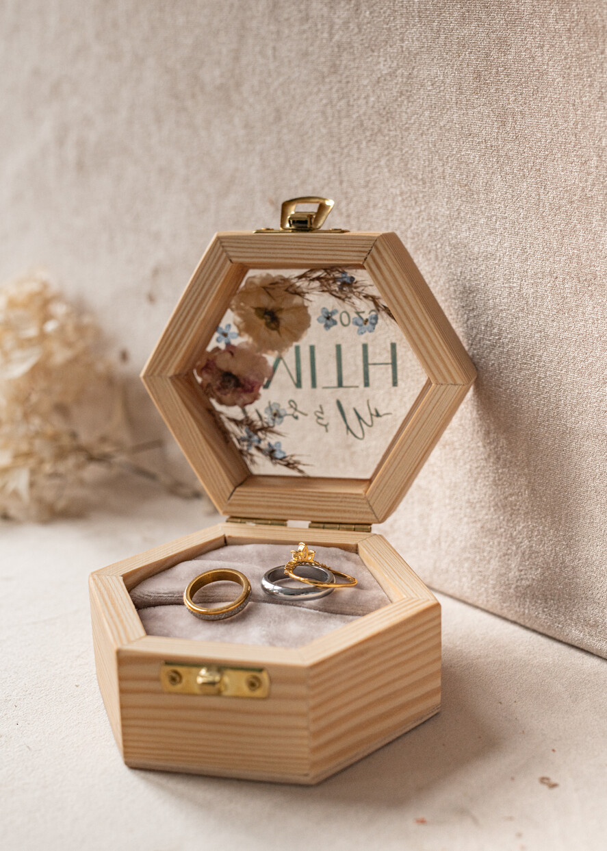Pudełka Szkatułki na Obrączki epoxy ręcznie robione pudełeczko z drewna z żywicą, personalizowane pudełko na obrączki ślubne, pudełkeczka z kwiatami na obrączki13