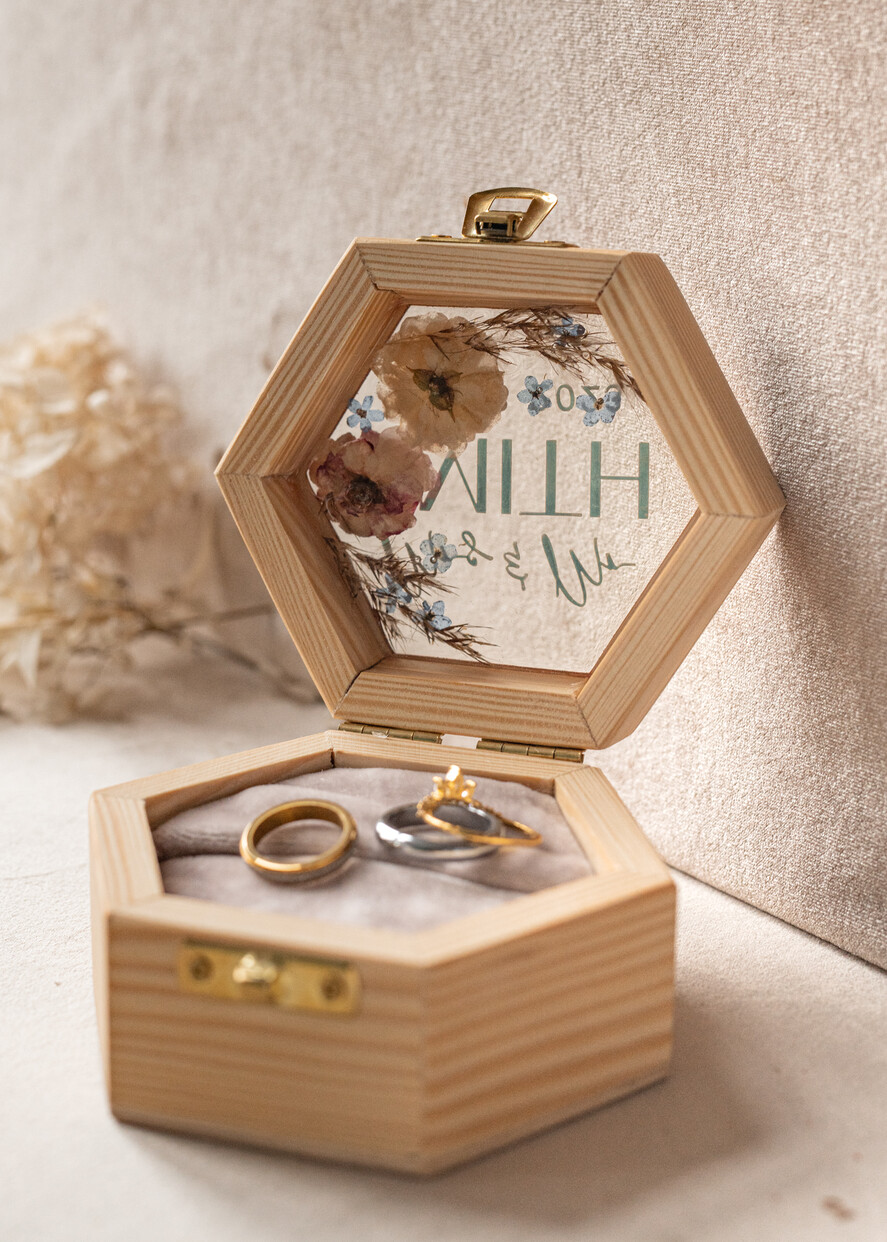Pudełka Szkatułki na Obrączki epoxy ręcznie robione pudełeczko z drewna z żywicą, personalizowane pudełko na obrączki ślubne, pudełkeczka z kwiatami na obrączki14