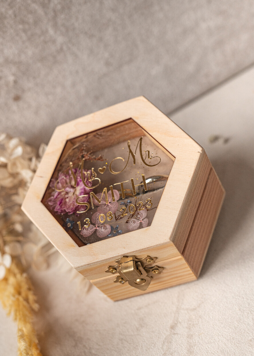 Pudełka Szkatułki na Obrączki epoxy ręcznie robione pudełeczko z drewna z żywicą, personalizowane pudełko na obrączki ślubne, pudełkeczka z kwiatami na obrączki3