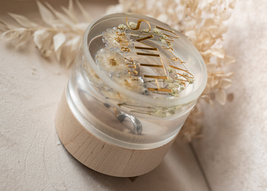 Pudełka Szkatułki na Obrączki epoxy ręcznie robione pudełeczko z drewna z żywicą, personalizowane pudełko na obrączki ślubne, pudełkeczka z kwiatami na obrączki4