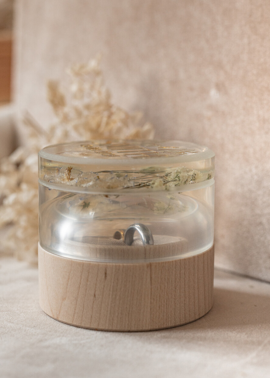 Pudełka Szkatułki na Obrączki epoxy ręcznie robione pudełeczko z drewna z żywicą, personalizowane pudełko na obrączki ślubne, pudełkeczka z kwiatami na obrączki6