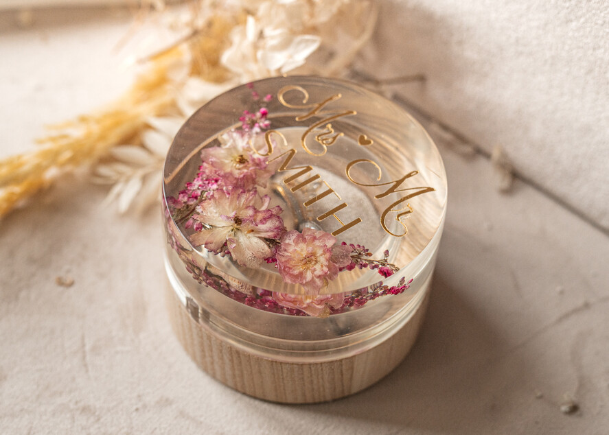 Pudełka Szkatułki na Obrączki epoxy ręcznie robione pudełeczko z drewna z żywicą, personalizowane pudełko na obrączki ślubne, pudełkeczka z kwiatami na obrączki6