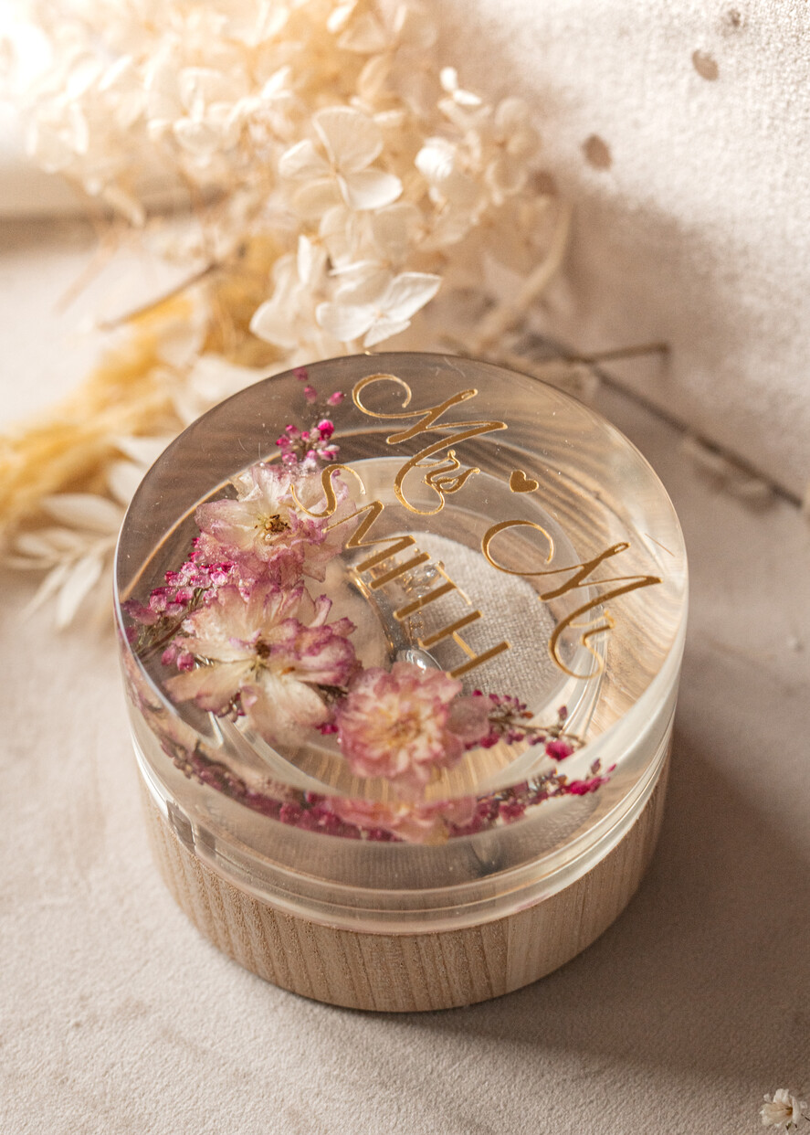 Pudełka Szkatułki na Obrączki epoxy ręcznie robione pudełeczko z drewna z żywicą, personalizowane pudełko na obrączki ślubne, pudełkeczka z kwiatami na obrączki7