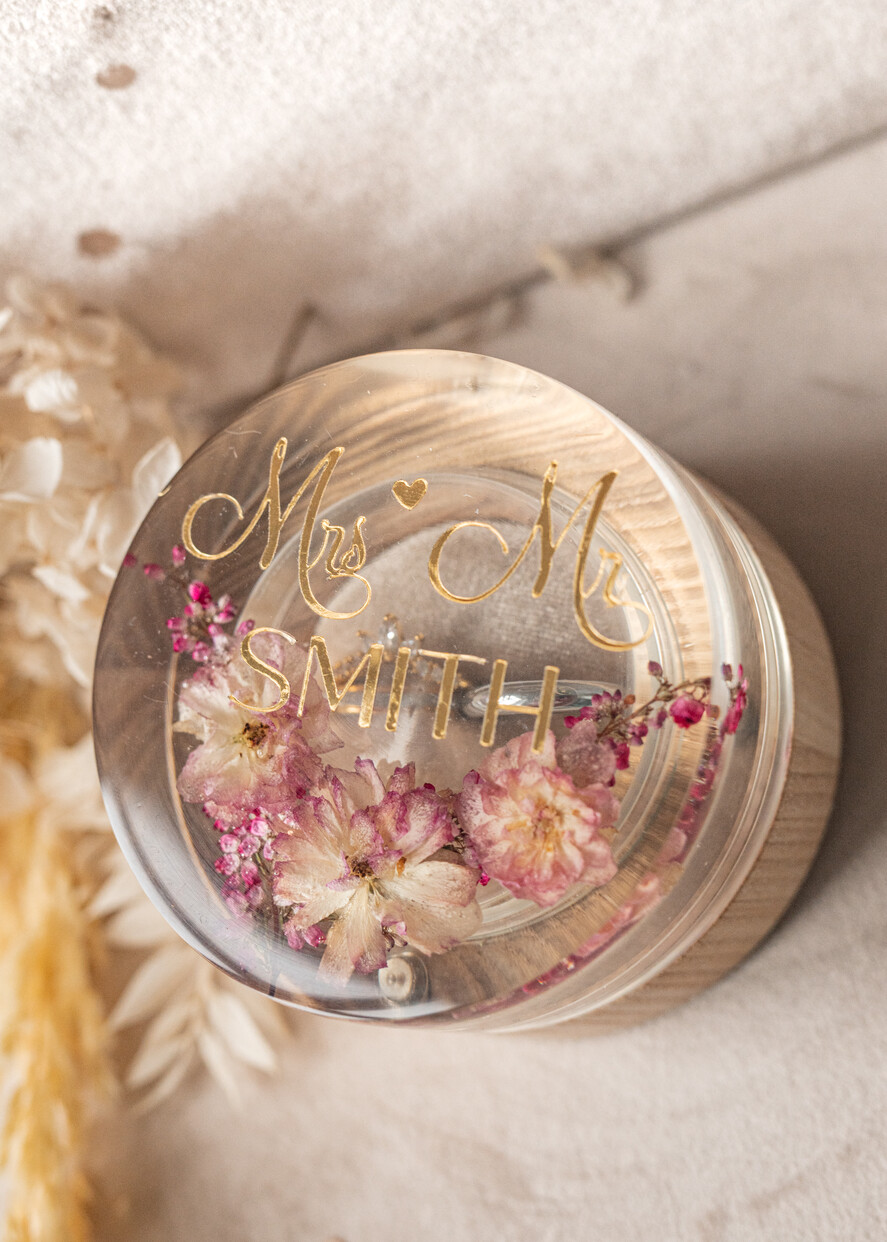 Pudełka Szkatułki na Obrączki epoxy ręcznie robione pudełeczko z drewna z żywicą, personalizowane pudełko na obrączki ślubne, pudełkeczka z kwiatami na obrączki9
