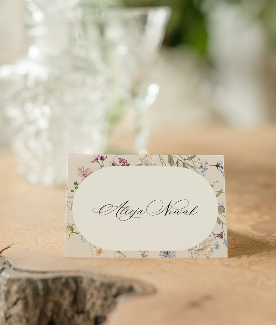 Winietki Nowoczesne prosta forma eleganckie winietki na stół weselny wizytówki ślubne, winietki ślubne wizytówki dla gości weselnych, usadzenie gości na weselu, ozdoba na stół weselny winietki z delikatną grafiką1