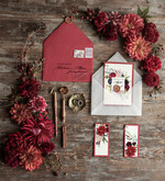 Zaproszenia ślubne Natura rustykalne zaproszenia ślubne bordowe boho kwiaty jesienne dalie  zaproszenie na ślub przeźroczysta koperta z kalki1