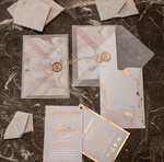 Zaproszenia ślubne Złote Glamour złote zaproszenia ślubne marmur  złocone zaproszenie na ślub marmurkowe przeźroczysta koperta z kalki10