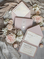 Zaproszenia ślubne Złote Glamour eleganckie złote zaproszenia ślubne, delikatne zaproszenie na ślub, zaproszenie ślubne w stylu glamour, złote litery na zaproszeniach ślubnych, zaproszenia ślubne składane w kopertę 5