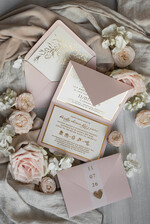 Zaproszenia ślubne Złote Glamour eleganckie złote zaproszenia ślubne, delikatne zaproszenie na ślub, zaproszenie ślubne w stylu glamour, złote litery na zaproszeniach ślubnych, zaproszenia ślubne składane w kopertę 7