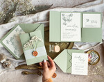 Zaproszenia ślubne Rustykalne i Natura rustykalne zaproszenia ślubne, zaproszenia z suszoną gipsówką w stylu rustykalnym, zielone zaproszenia slubne, zaproszenia ślubne z gipsówką 6