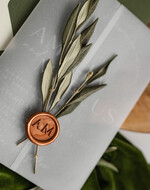 Zaproszenia ślubne Rustykalne i Natura zaproszenia ślubne z oliwką, gałązka oliwki na zaproszeniach ślubnych, rustykalne zaproszenia z oliwką, zaproszenia na pleksie z pieczęcią, zaproszenia slubne z lakiem4