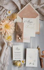 Zaproszenia ślubne Rustykalne i Natura zaproszenia ślubne z bukiecikiem, zaproszenie na ślub z welurem, eleganckie zaproszenia na ślub z trawą pampasową, złote zaproszenie ślubne z welurem 2
