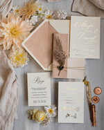 Zaproszenia ślubne Rustykalne i Natura zaproszenia ślubne z bukiecikiem, zaproszenie na ślub z welurem, eleganckie zaproszenia na ślub z trawą pampasową, złote zaproszenie ślubne z welurem 6