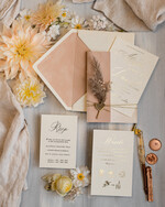 Zaproszenia ślubne Rustykalne i Natura zaproszenia ślubne z bukiecikiem, zaproszenie na ślub z welurem, eleganckie zaproszenia na ślub z trawą pampasową, złote zaproszenie ślubne z welurem 7