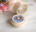 Pudełka Szkatułki na Obrączki szkatułki rustykalne białe pudełeczko na obrączki ślubne przezroczyste wieczko wasze imiona i data  żywe niezapominajki coś niebieskiego 3