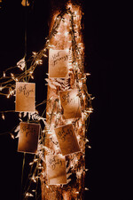 Numery na stół Rustykalne numery na stoły weselne, styl rustykalny prostota i minimalizm0