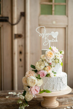 Figurki na tort / cake topper statuetki akryl personalizowany topper na tort weselny białe napisy 7