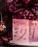 Numery na stół Akryl malowane numerki na stół weselny, rózowe akrylowe numery na stół weselny, złoty numerek na stoły weselne, numeracja stolow na weselu11