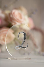 Numery na stół Akryl numerki na stoliki ślubne przezroczyste najpiekniejsze eleganckie  numerki na stoliki ślubne srebrne lustro0