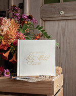 Księgi wpisów gości glamour ksiega pamiątkowa na wpisy gości weselnych, złocone imiona i data ślubu, ręcznie wypisywana okładka w księdze 16