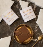 Podziękowania dla Gości Weselnych Czekoladki prezent dla gości weselnych  personalizowane czekoladki złote litery czekoladka 5x5 cm mleczna0