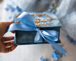 Pudełka Szkatułki na Obrączki glamour welurowa szkatułka na obrączki wasze imiona i data, welurowe pudełko na obrączki ślubne, eleganckie aksamitne pudełko na obrączki ze złotymi napisami2