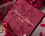 Pudełka Szkatułki na Obrączki glamour bordowe pudełeczko na obrączki ślubne wasze imiona, welurowe pudełko z kokardką, złote imiona3