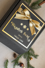 Prezenty oferta dla Firm słodkie zestawy  kosze prezentowe dla firm, prezenty biznesowe dla firm z kawą i herbatą, upominki na święta dla pracowników, świąteczne gadżety dla pracowników i kontrahentów, personalizowane prezenty firmowe, zestawy świąteczne z logo, eleganckie kosze prezentowe, firmowe upominki świąteczne6