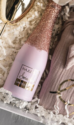 Prezenty dla świadków boxy prezentowe dla Świadkowej, prośba o świadkowanie  prezent dla druhny, pomysł na prezent dla świadkowej, Box prezentowy dla świadkowej z różowym szlafrokiem, zestaw prezentowy dla druhny3