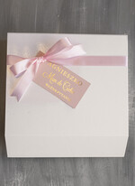 Prezenty dla świadków boxy prezentowe dla Świadkowej, prośba o świadkowanie  prezent dla druhny, pomysł na prezent dla świadkowej, Box prezentowy dla świadkowej z różowym szlafrokiem, zestaw prezentowy dla druhny4