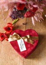 Walentynki prezent na walentynki dla Niej   pomysł na prezent dla narzeczonej na walentynki serce pełne czekoladek czekoladki na walentynki 4