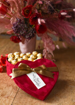 Walentynki prezent na walentynki dla Niej   pomysł na prezent dla narzeczonej na walentynki serce pełne czekoladek czekoladki na walentynki 7