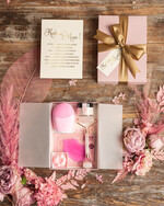 Prezenty dla Mamy Zestawy kosmetyczne  pomysł na prezent dla Mamy na urodziny małe pudełko z masażerem do twarzy  0