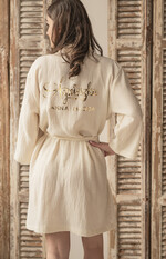 Szlafroki Ślubne z Napisami Szlafrok Ślubny dla Panny Młodej muślinowy szlafrok dla Panny Młodej, przewiewny szlafrok bawełna 100 %, szlafrok dla Panny Młodej na sesję zdjęciową, muślin w kolorze ecru1