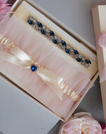 Panna Młoda  podwiązki ślubne ślubna podwiązka z kamieniami  tiulowa podwiązka ze zdobieniami, podwiązka ślubna dla Panny Młodej z różową kokardką, podwiązka dla Panny Młodej z tiulu z ozdobnymi kamieniemi3