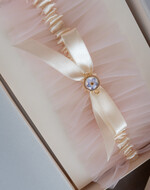 Panna Młoda  podwiązki ślubne Podwiązki dla Panny Młodej podwiązka ślubna tiulowa z różową wstążką, tiulowa podwiązka ślubna dla Panny Młodej, podwiązka dla Panny Młodej z niezapominajką2