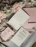 Zaproszenia ślubne z perełkami / tłoczeniem Tłoczone kwiaty na zaproszeniach ślubnych Eleganckie złote zaproszenia ślubne ze wstażką, Złote zaproszenie na ślub z tłoczeniem, zaproszenia na ślub w stylu glamour10