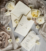 Zaproszenia ślubne z perełkami / tłoczeniem zaproszenia ślubne w kieszonce, eleganckie zaproszenia ślubne z jedwabną wstążką, tłoczone zaproszenia na ślub i wesele, tłoczone złote zaproszenie na ślub13