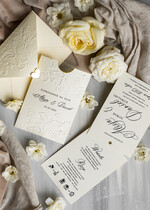 Zaproszenia ślubne z perełkami / tłoczeniem zaproszenia ślubne w kieszonce, eleganckie zaproszenia ślubne z tłoczonymi kwiatami, tłoczone zaproszenia na ślub i wesele, tłoczone zaproszenie ślubne7