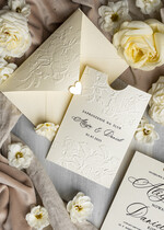 Zaproszenia ślubne z perełkami / tłoczeniem zaproszenia ślubne w kieszonce, eleganckie zaproszenia ślubne z tłoczonymi kwiatami, tłoczone zaproszenia na ślub i wesele, tłoczone zaproszenie ślubne8