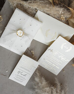 Zaproszenia ślubne z perełkami / tłoczeniem zaproszenia ślubne z perełkami, minimalistyczne zaproszenie na ślub z perełkami i kalką, rwane złocone zaproszenie na ślub cywilny perły13