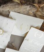 Zaproszenia ślubne z perełkami / tłoczeniem zaproszenia ślubne z perełkami, minimalistyczne zaproszenie na ślub z perełkami i kalką, rwane złocone zaproszenie na ślub cywilny perły15