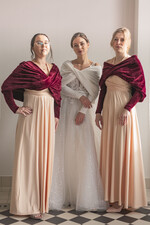 Panna Młoda Bolerka bolerka, narzutki, sweterki Bordowe Bolerko Ślubne Welurowe - Etola Ślubna z Rękawkami - Narzutka I Rękaw w kolorze Bordowym6