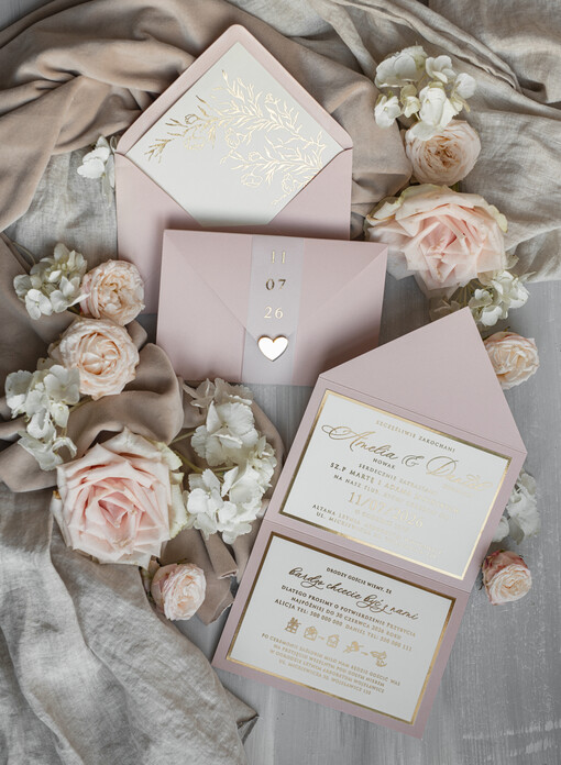  Złote Glamour eleganckie złote zaproszenia ślubne, delikatne zaproszenie na ślub, zaproszenie ślubne w stylu glamour, złote litery na zaproszeniach ślubnych, zaproszenia ślubne składane w kopertę 