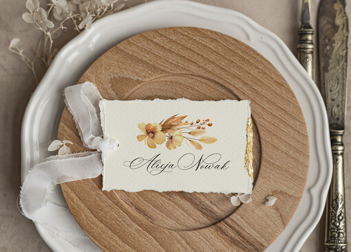  glamour złote eleganckie winietki na stół weselny wizytówki ślubne, winietki z płatkami złota, darte winietki ze złotem na stoły weselne