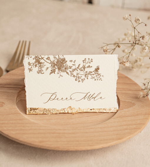  glamour winietki ślubne ze złotem, winietka na stół weselny z płatkami złota, winietki na stoły weselne ze złotem, winietki zdobione płatkami złota darte winietki slubne