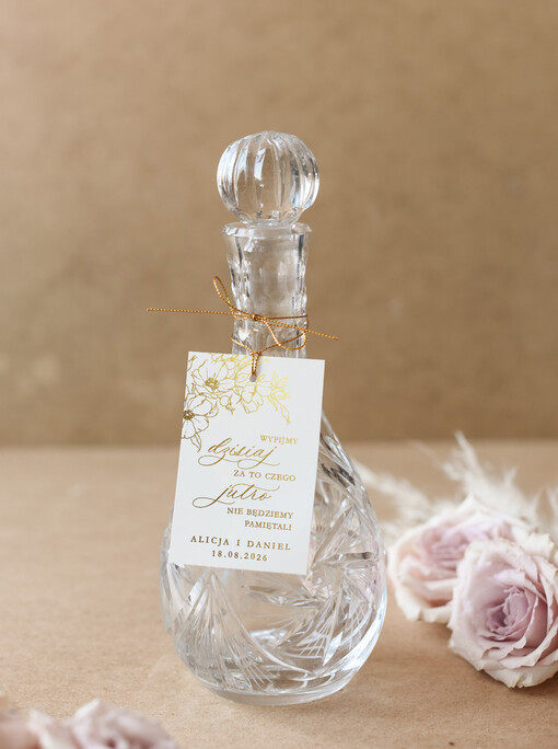  glamour zawieszki na własny trunek, złote zawieszki ślubne z dowolnym tekstem, zawieszka na butelkę ze złotymi literami, ozdoba stołu weselnego